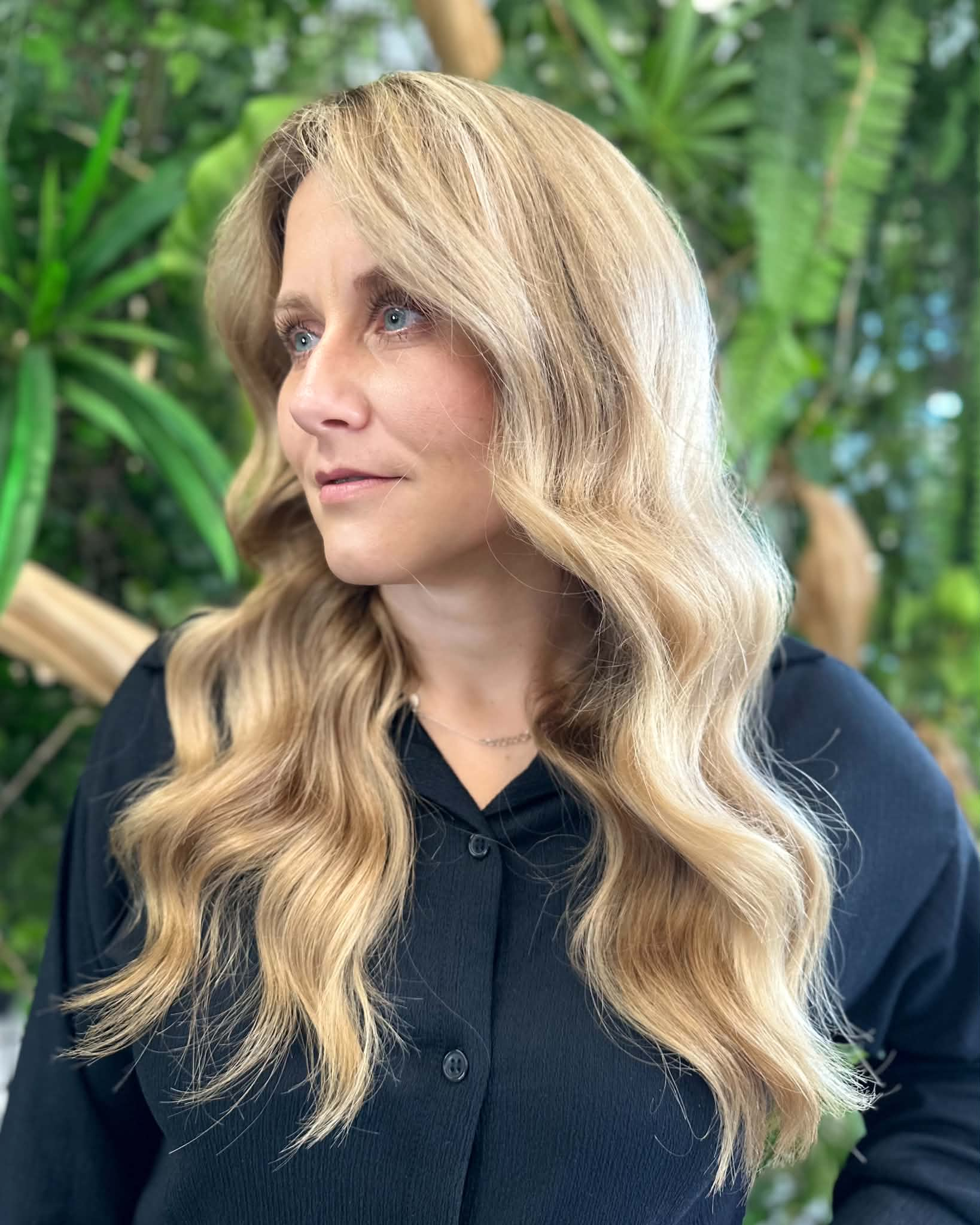 Blond vlasy ve volných vlnách